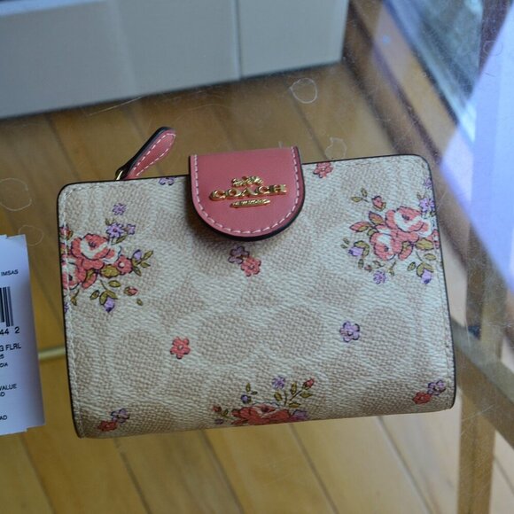 Coach  CAO99 Medium Corner Zip Wallet In Signature Canvas With Floral Print - Picture 1 of 9